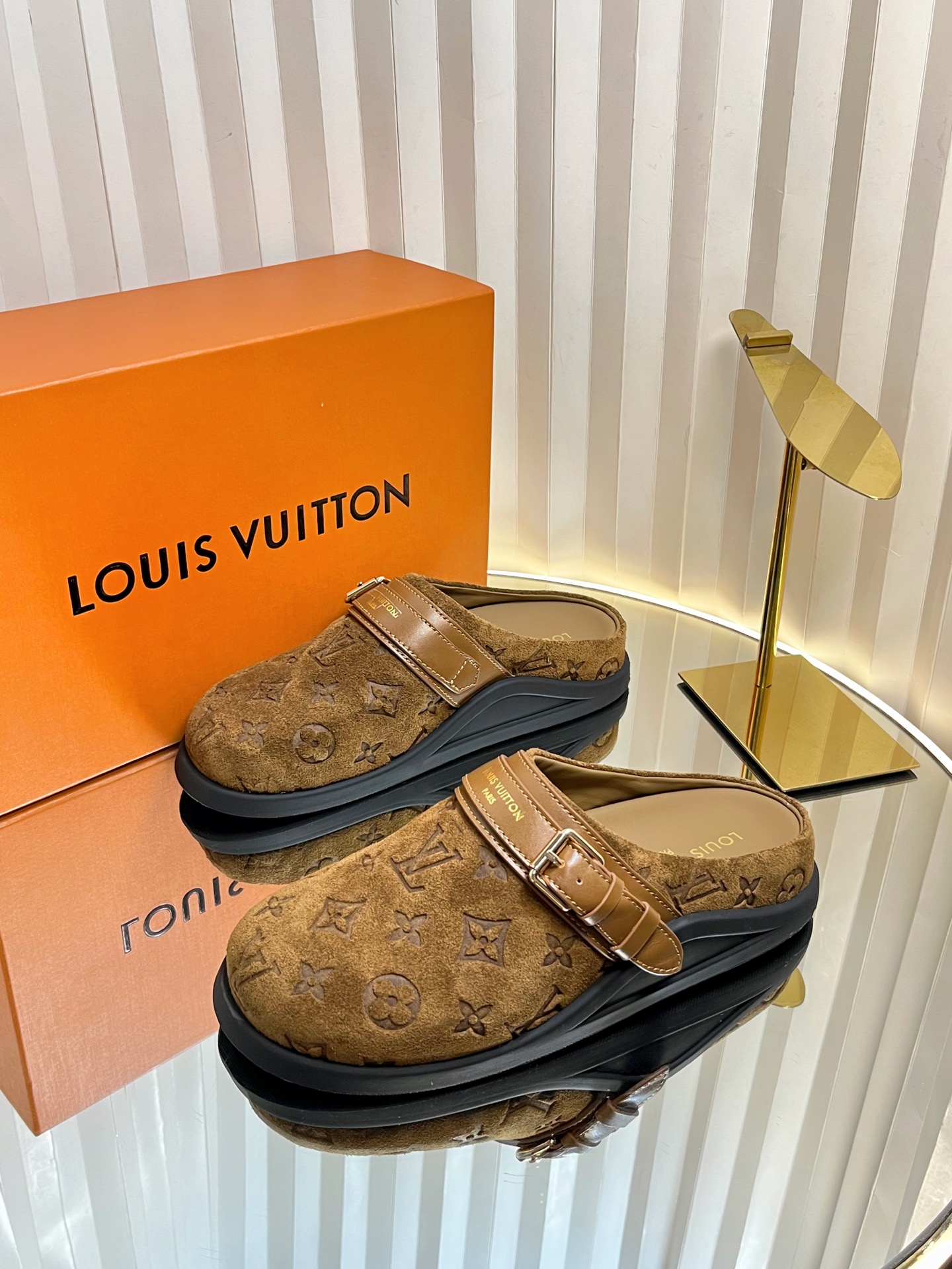 Louis Vuitton Slippers Wmns ID:20250801-119